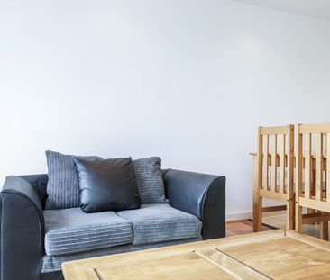 2 bedroom apartment to rent The Crescent, Gunwharf Quays, Portsmout... - Photo 3