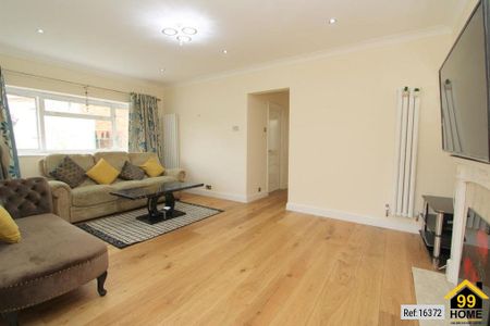 3 bed Semi-detached bungalow in Benfleet Close , Sutton, SM1 3RD - Photo 2