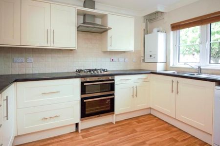 3 bedroom end of terrace house to rent - Photo 4