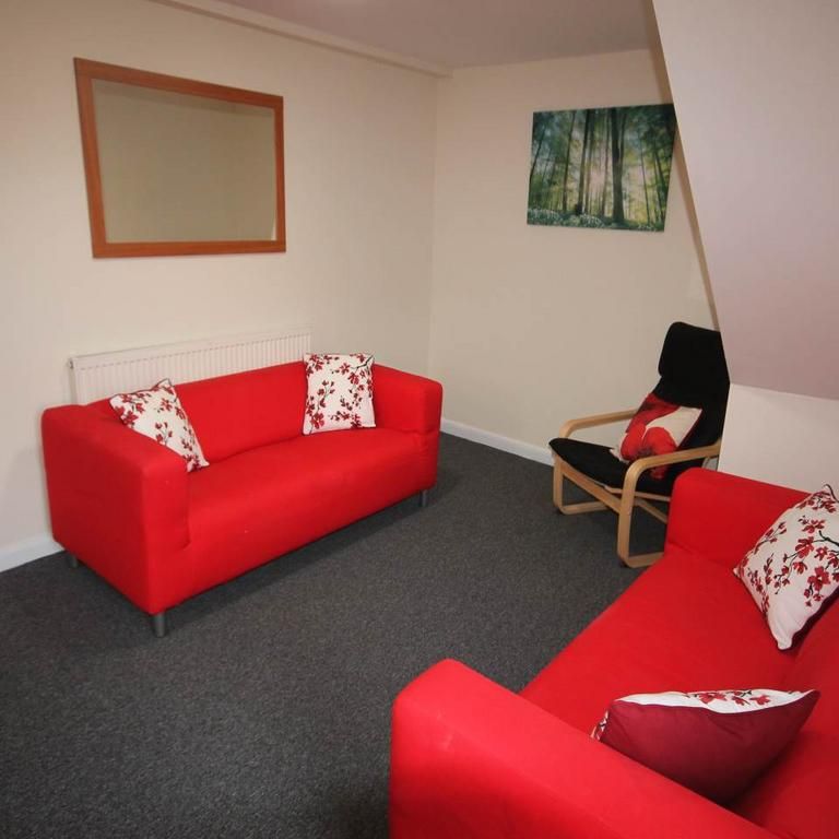 1 bedroom in a house share to rent - Photo 1