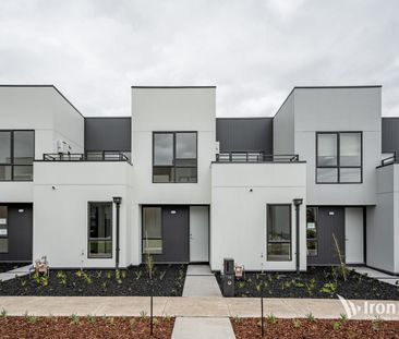 Stylish New Townhome in Aurora Estate Modern Comfort Meets Convenience - Photo 5