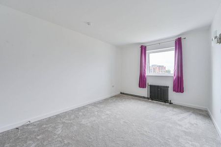 3 bedroom flat to rent - Photo 5