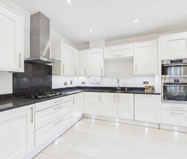 4 bedroom semi-detached house to rent - Photo 6