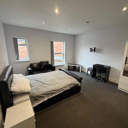 1 bedroom in a house share to rent - Photo 3