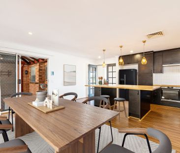 Conveniently located home with big backyard/entertaining area - Photo 2