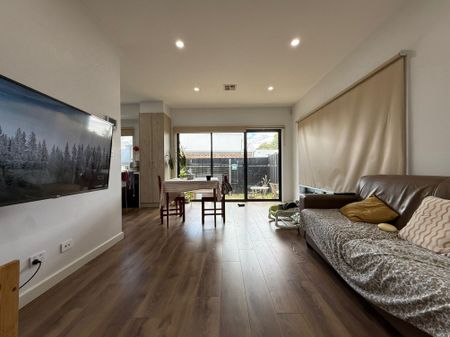 Near New Light & Bright Boutique Home - Photo 2