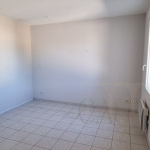 Location Appartement 2 pièces 36m² SUSSARGUES 34160 - Photo 3