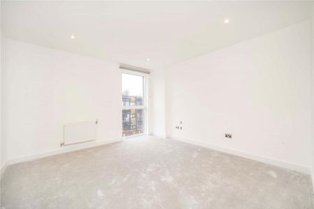 3 bedroom flat to rent - Photo 4