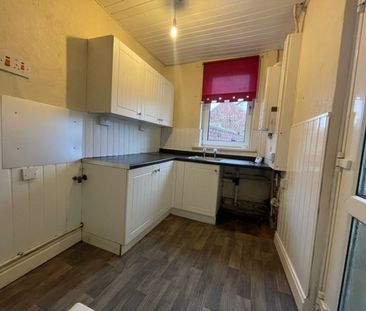 2 bed Terraced - To Let - Photo 6