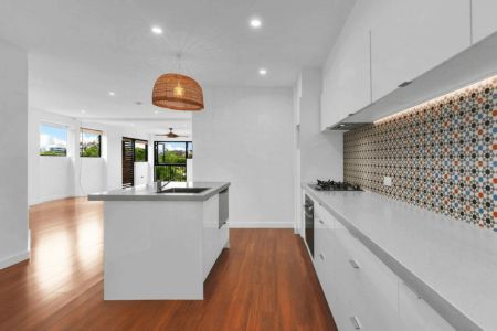 Discover the perfect blend of comfort and convenience in this ultra-affordable rental located in the heart of New Farm. - Photo 4