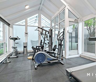 151/79 Whiteman Street - Photo 1