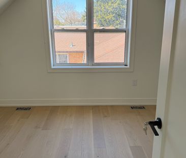 For Lease - 32 Homestead Road Unit# Main, Toronto, Ontario - Photo 2