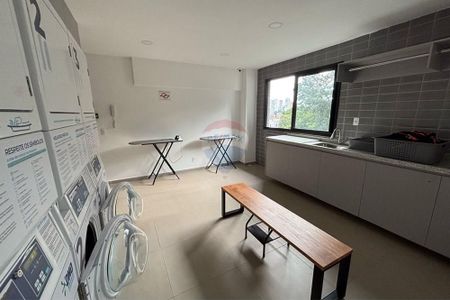 Excelente apartamento mobiliado para locação 2 quartos, sala, cozinha, banheiro, piscina, academia lazer completo, 1 vaga de garagem - Foto 5