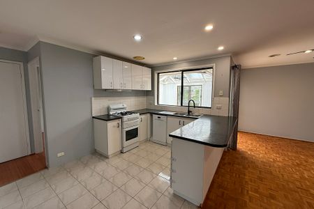 7 Greenhill Rise, Hampton Park VIC - Photo 5