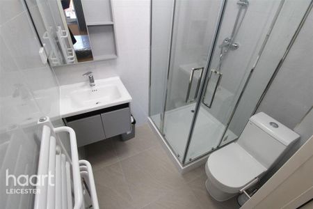 1 bedroom in a house share to rent - Photo 4