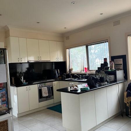 Greensborough - Photo 4