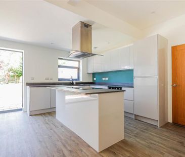 3 bedroom detached bungalow to rent - Photo 1