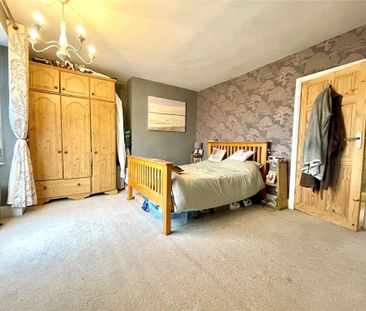 4 bedroom semi-detached house to rent - Photo 5