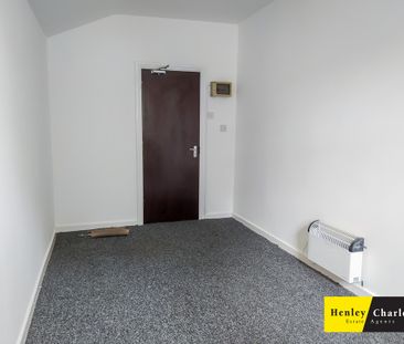 1 Bedroom Bedsit Flat For Rent - Photo 1