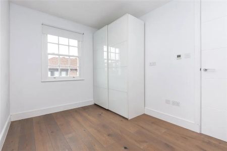 3 bedroom house in London - Photo 3