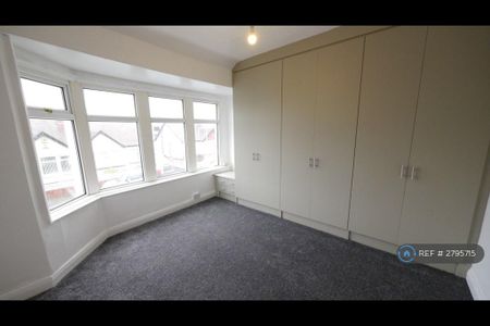 3 bedroom semi-detached house to rent - Photo 3