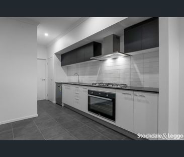16 Ash Grove, Donnybrook, Vic 3064 - Photo 2