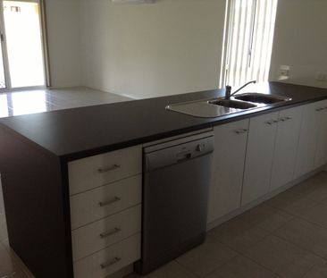 LARGE FAMILY HOME - Photo 5