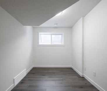 3 & 1 Bedroom Duplex Style units in Spruce Grove - SF175 - Photo 1