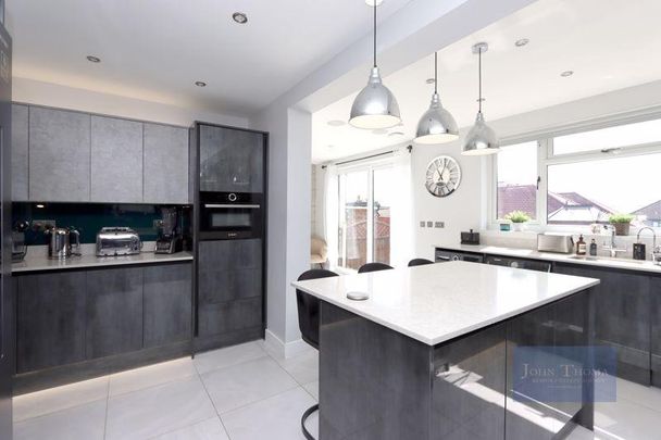 4 bedroom semi-detached house to rent - Photo 1