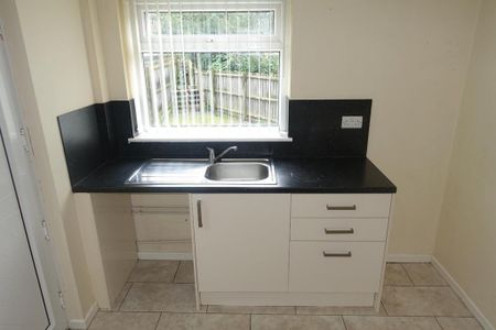 2 bedroom semi-detached house to rent - Photo 2