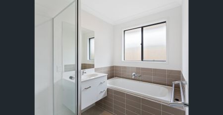 CONVENIENCE AND LIFESTYLE IN ELLEN GROVE - Photo 4