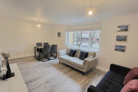 Caledonian Road - Photo 2