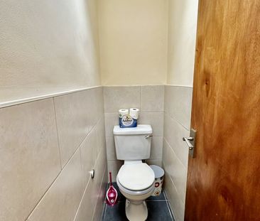 Compton Close, London - Photo 2