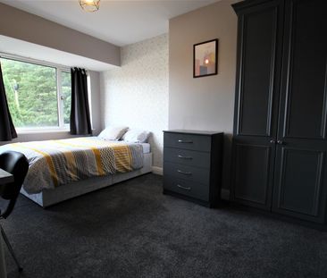 4 bedroom semi-detached house to rent - Photo 3