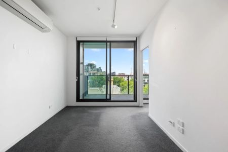 Modern Scandinavian-Style One-Bedroom + Study Apartment Moments from the CBD - Photo 2