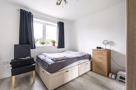 4 bedroom semi-detached house to rent - Photo 2