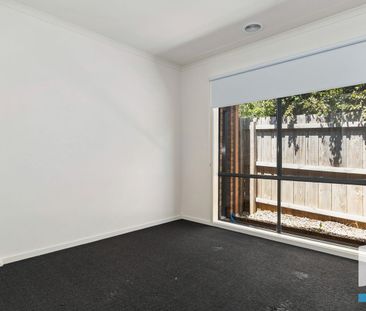 Family Home in Sought-After Mount Eliza - Photo 3