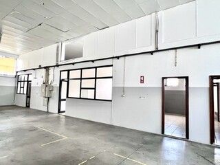 Rental Office Industrial in industrial zone Rua Luis de Camões 220 - ZI das Travessas SJM São João da Madeira - parking lot, storage room, toilet, toilets - Photo 5