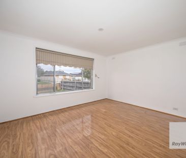 Spacious Family Home in Prime St Albans Location - Photo 2