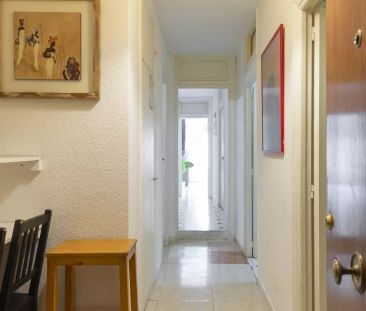 Room in a shared 4-bedroom apartment for rent in Justicia, perfect for professionals or students - Photo 1
