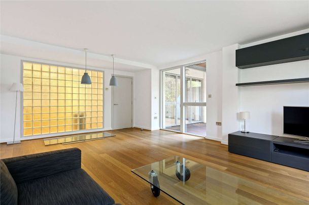 A spacious one bedroom apartment with south facing park views. - Photo 1