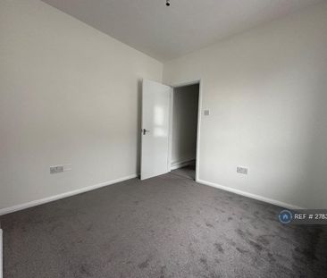 2 bedroom maisonette to rent - Photo 2