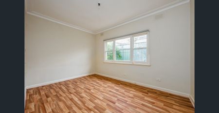 Spacious Family Home in a Prime Pascoe Vale Location - Photo 5