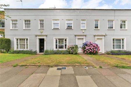 A beautifully presented three bedroom house with large west facing garden in a fantastic Islington location just moments from Highbury & Islington station. - Photo 3