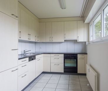 Nähe Gartenbad Aesch - schöne 4 1/2-Zimmerwohnung mit Gartensitzplatz - Photo 3