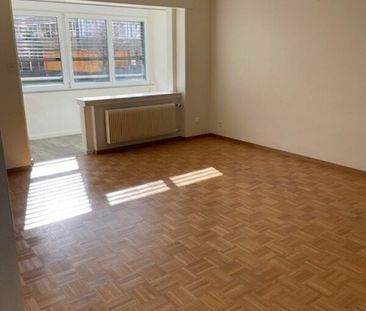 Family apartment with 4.5 rooms and closed balcony! - Photo 1