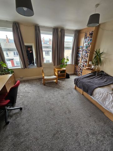 5 Bed - 10 Walmsley Road, Hyde Park, Leeds - LS6 1NG - Student - Photo 2