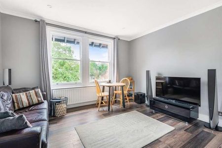 St Annes Court, Dukes Ride, Crowthorne, RG45 - Photo 2