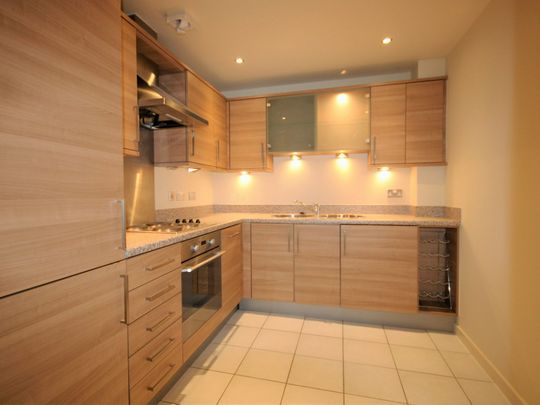 Flat to rent on - Photo 1