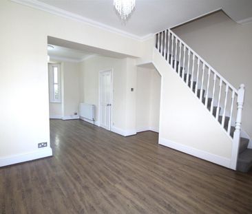 3 Bedroom House - Terraced To Let - Photo 1